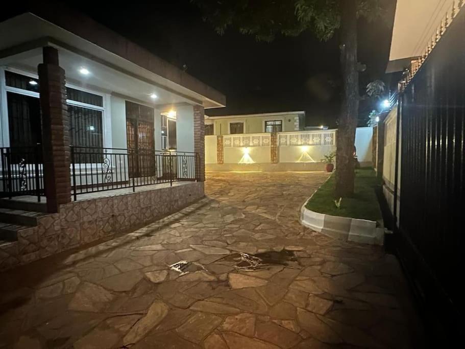 Ellyz Home Stay Moshi Exterior photo