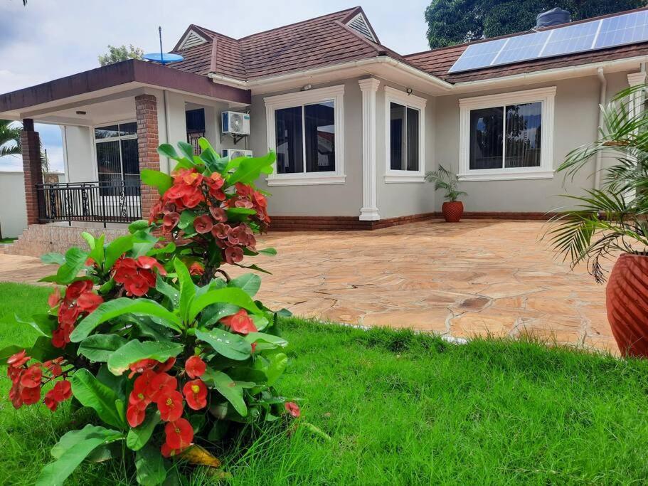Ellyz Home Stay Moshi Exterior photo