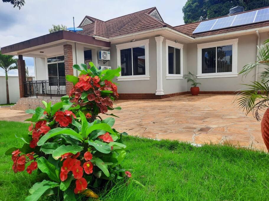 Ellyz Home Stay Moshi Exterior photo
